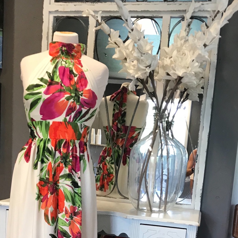 Beautiful Tropical Print Maxi Dress